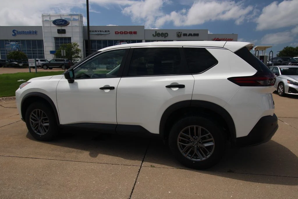 Used 2023 White Nissan S image 14
