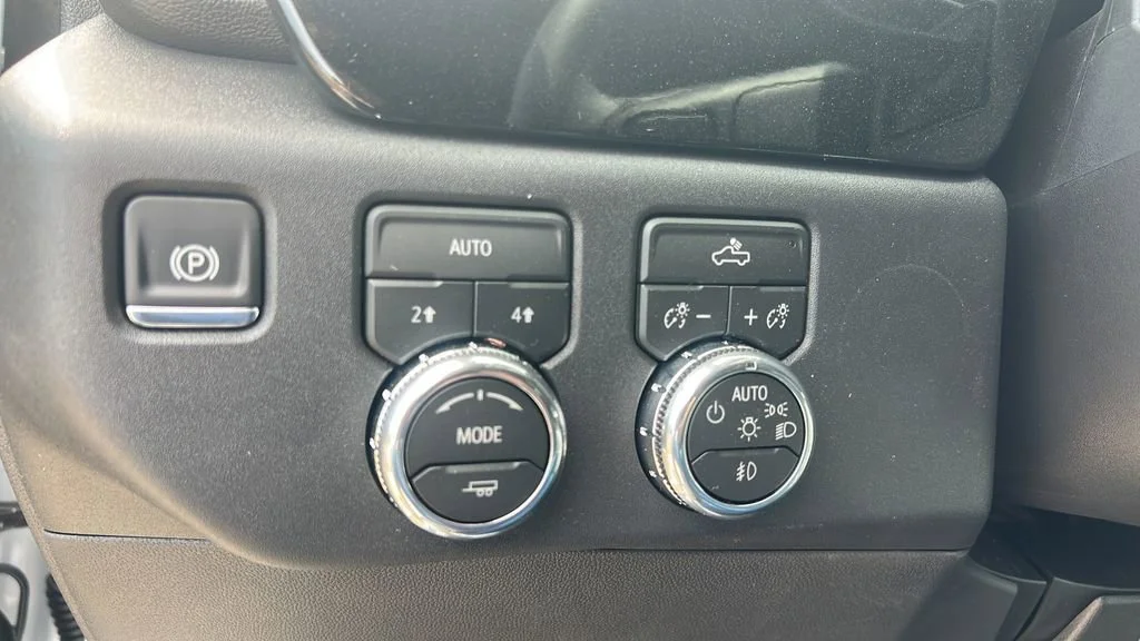 New 2026 Summit White GMC Elevation image 24