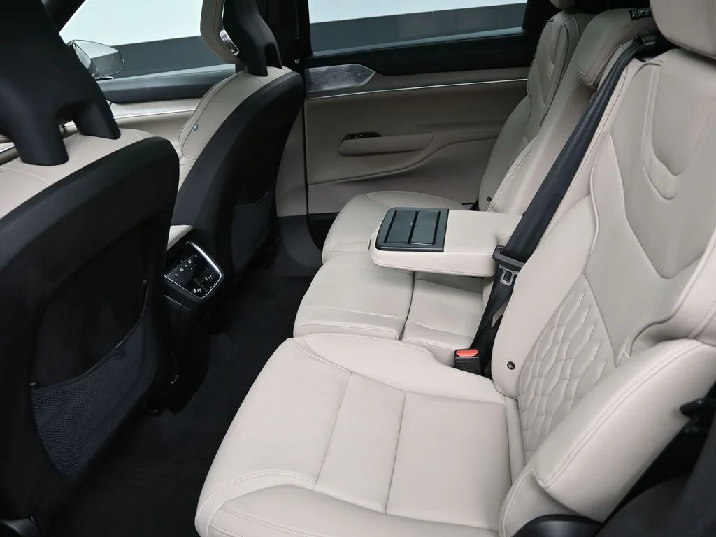 2025 Volvo EX90 Ultra - Photo 16