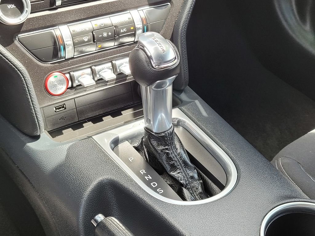 Used 2021 White Ford EcoBoost image 23