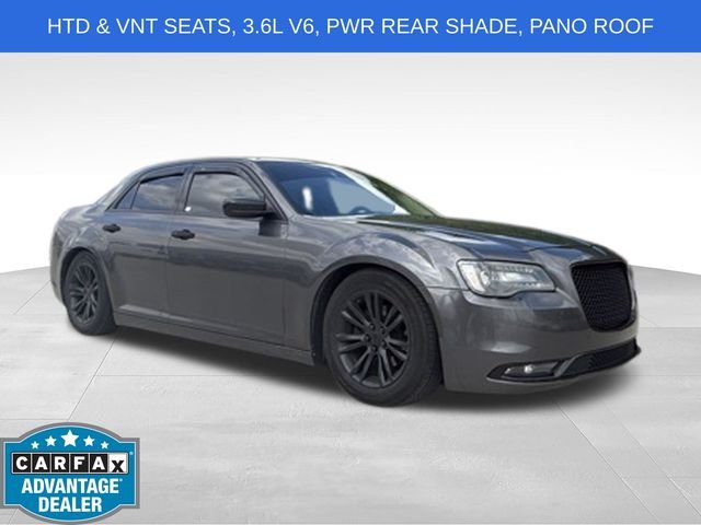 2016 Chrysler 300 C's photo