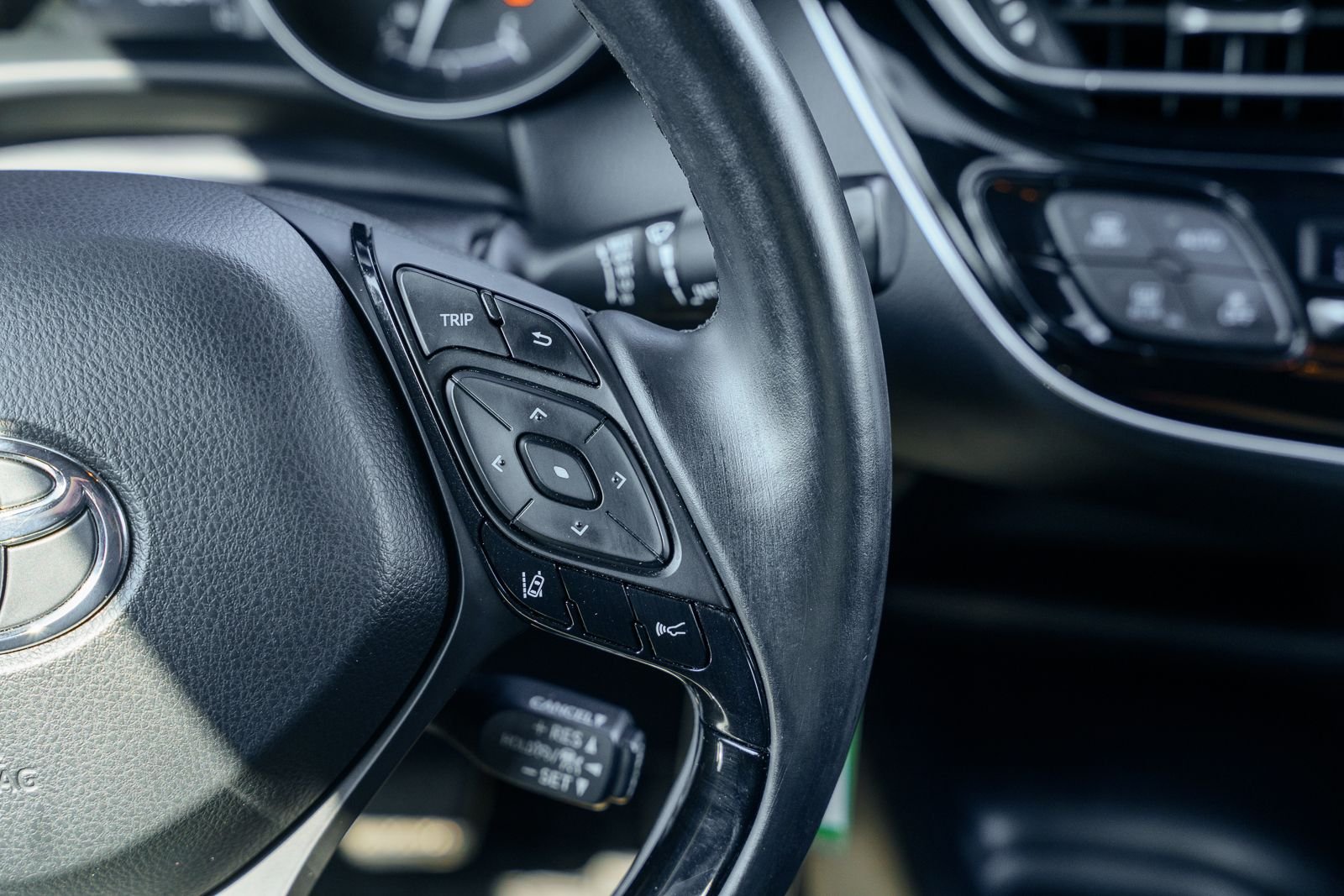 Used 2018 Gray Toyota XLE image 28