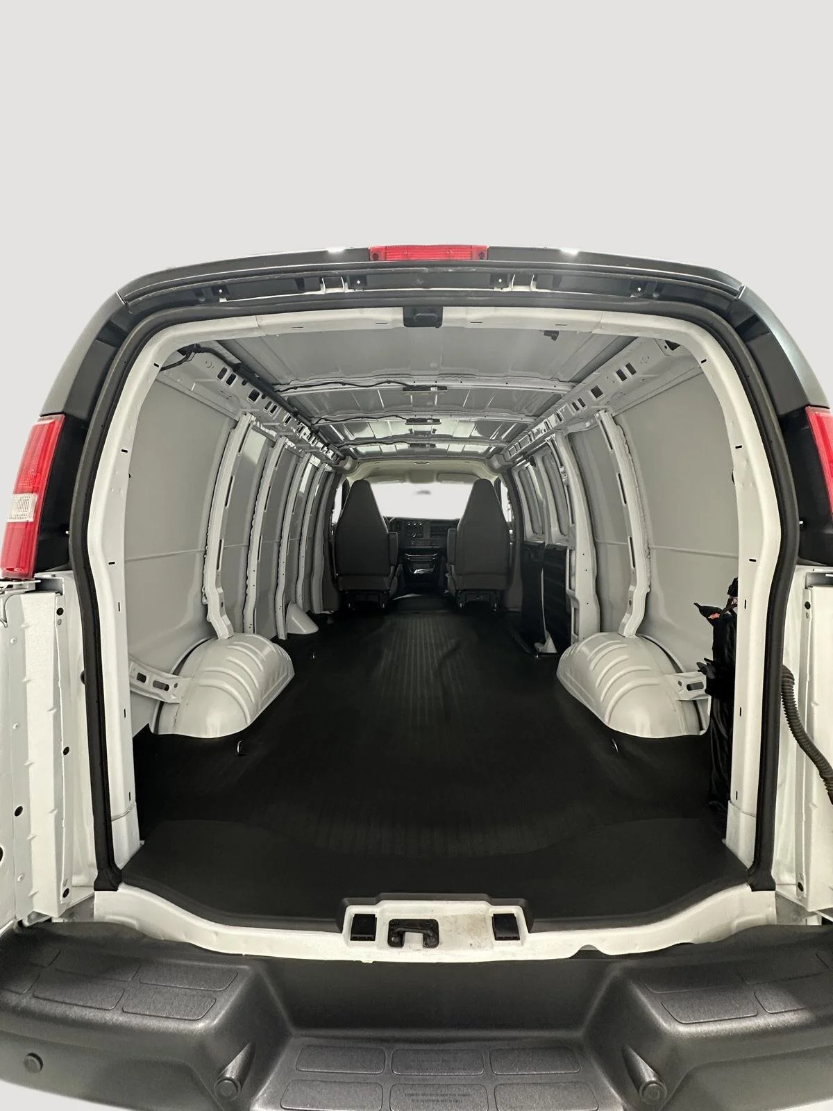 Used 2025 Summit White Chevrolet WT image 19