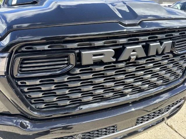 New 2027 Diamond Black Crystal Pearl-Coat Exterior Paint RAM Big Horn/Lone Star image 4