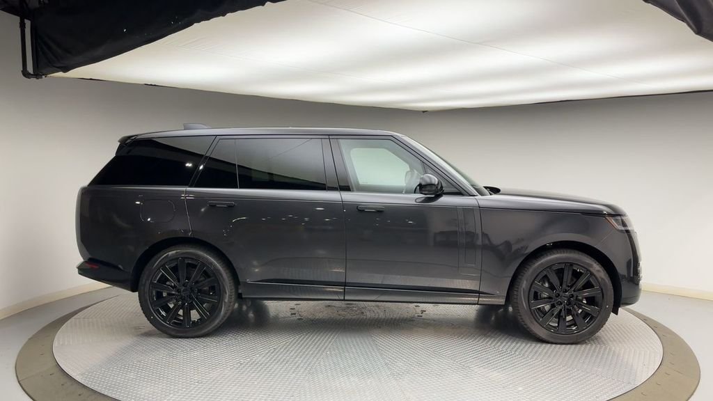 New 2026 Carpathian Gray Premium Metallic Land Rover SE image 9