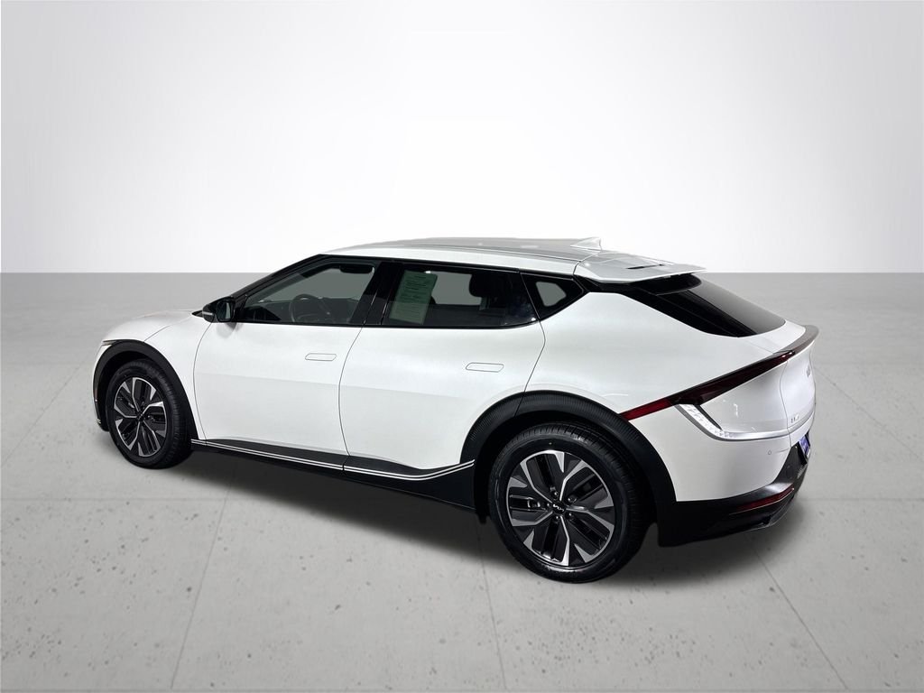 Used 2024 White Kia Light image 8