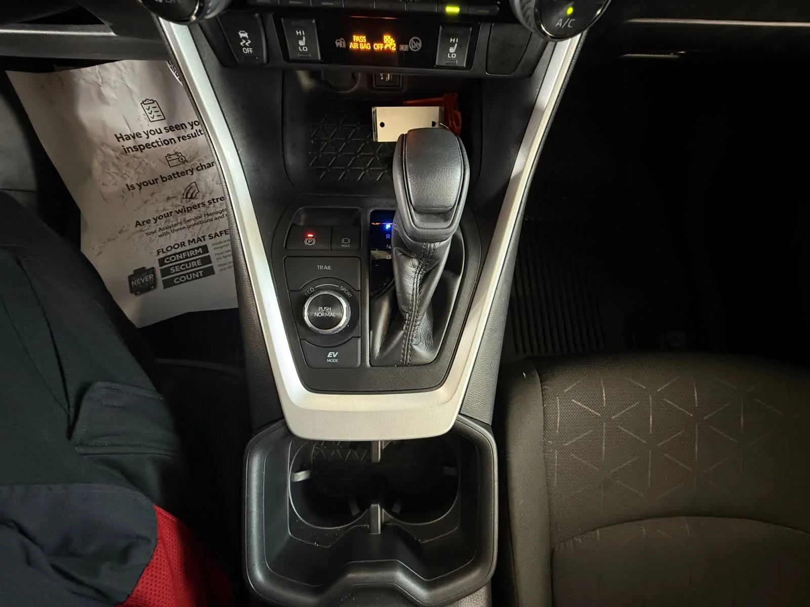 Used 2024 Ice Cap Toyota Hybrid XLE image 18