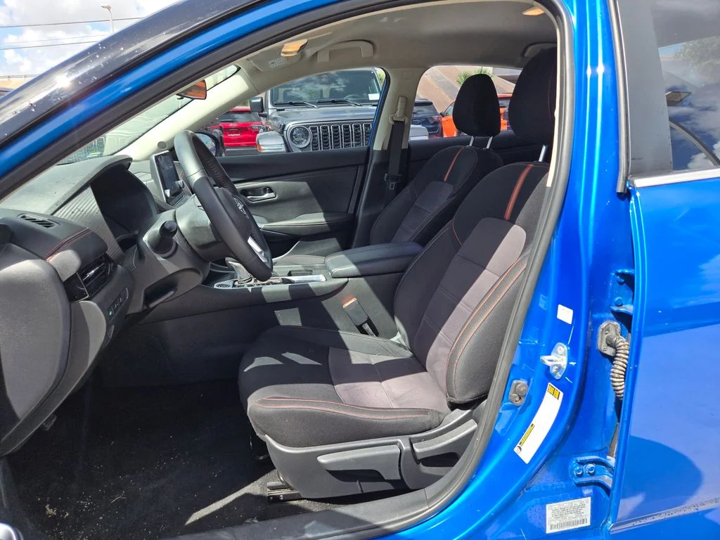 Used 2025 Blue Nissan SR image 9