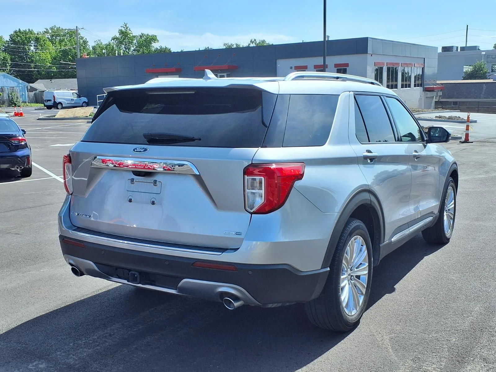 Used 2020 Silver Metallic Ford Limited image 5
