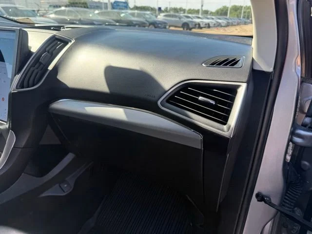 Used 2022 Black Ford SEL image 55