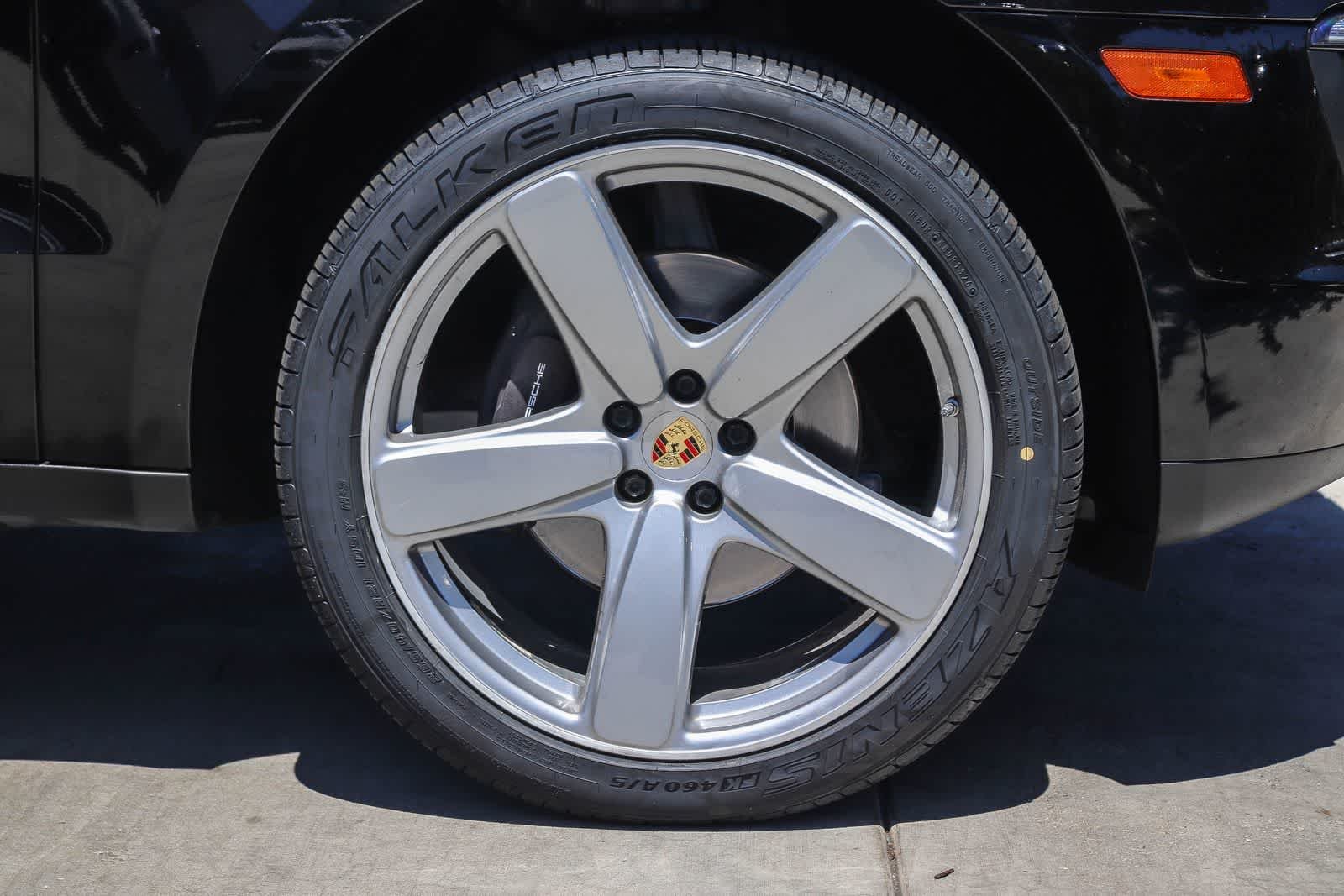 Used 2018 Black Porsche  image 8