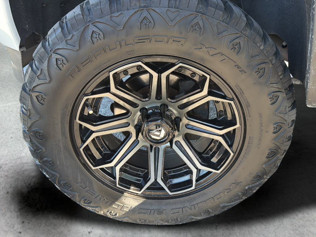 Used 2017 White GMC Denali image 53