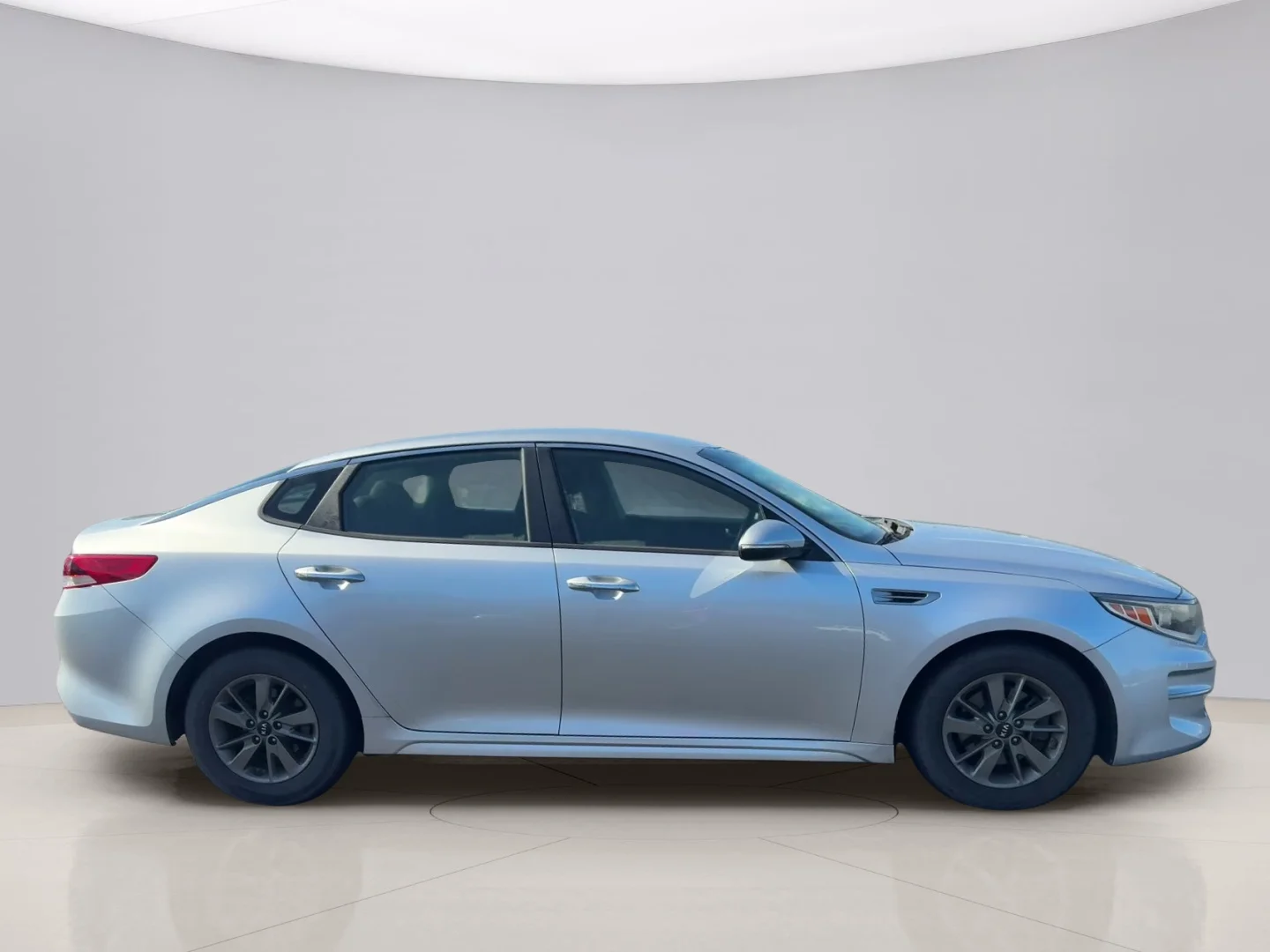 Used 2016 Silver Kia LX image 4