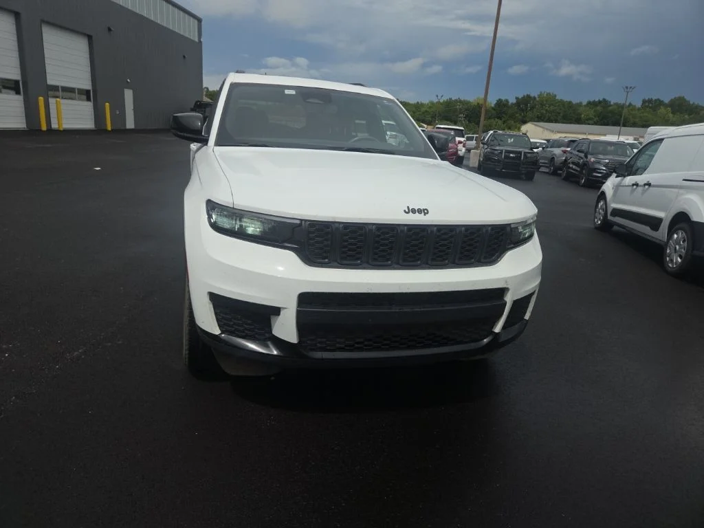 Used 2024 White Jeep Altitude image 2