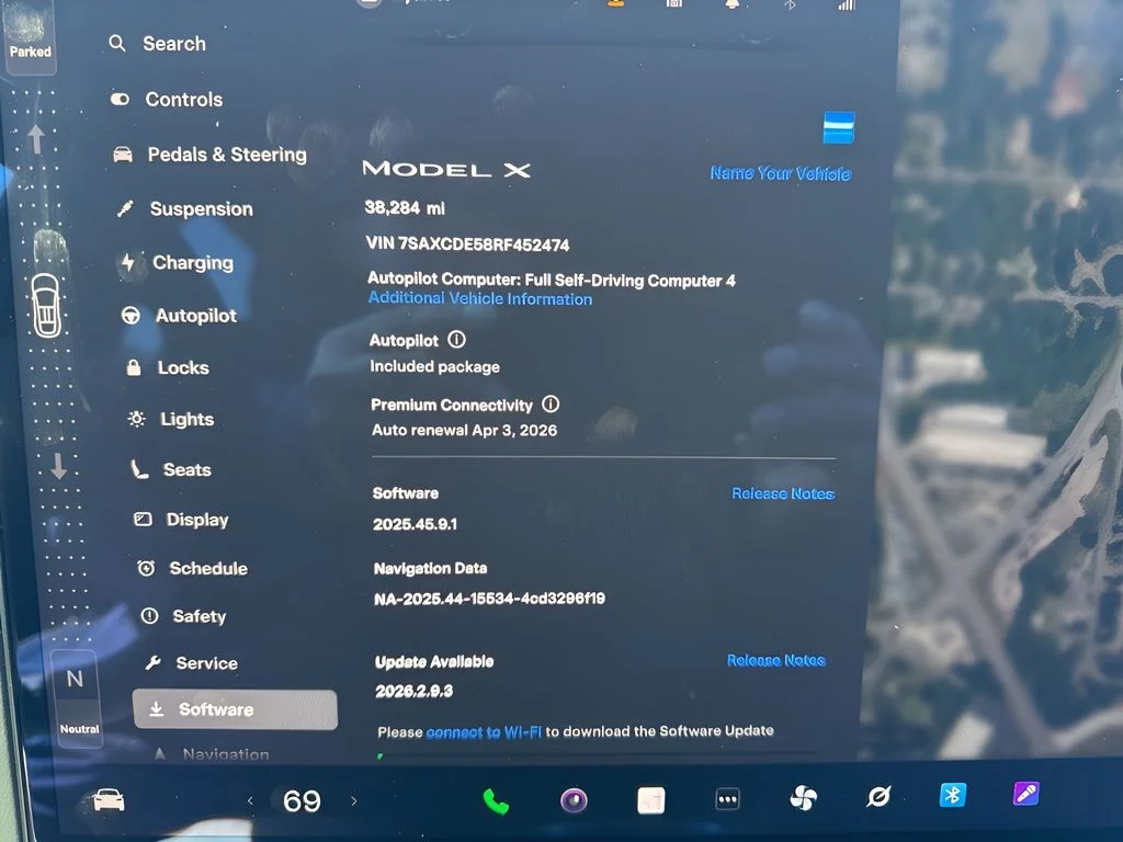 Used 2024  Tesla Base image 23