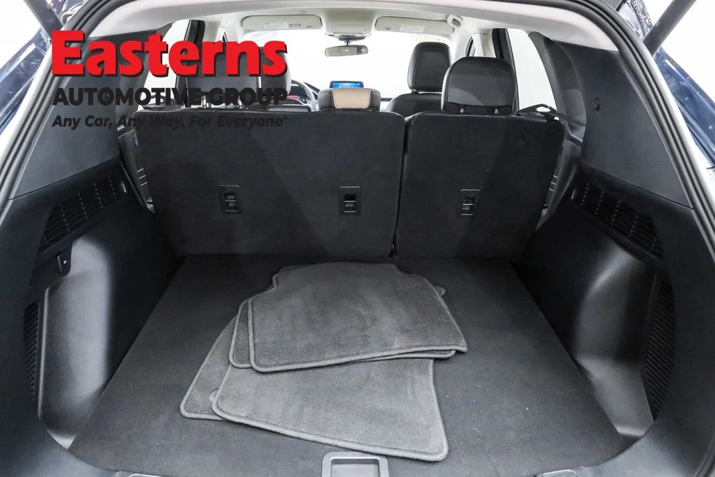 Used 2021 Blue Ford SEL image 9