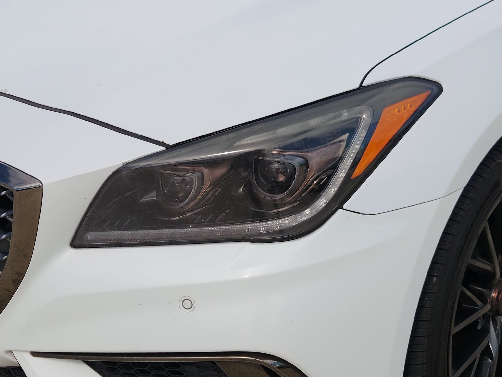Used 2018 Casablanca White Genesis 3.3T Sport image 10