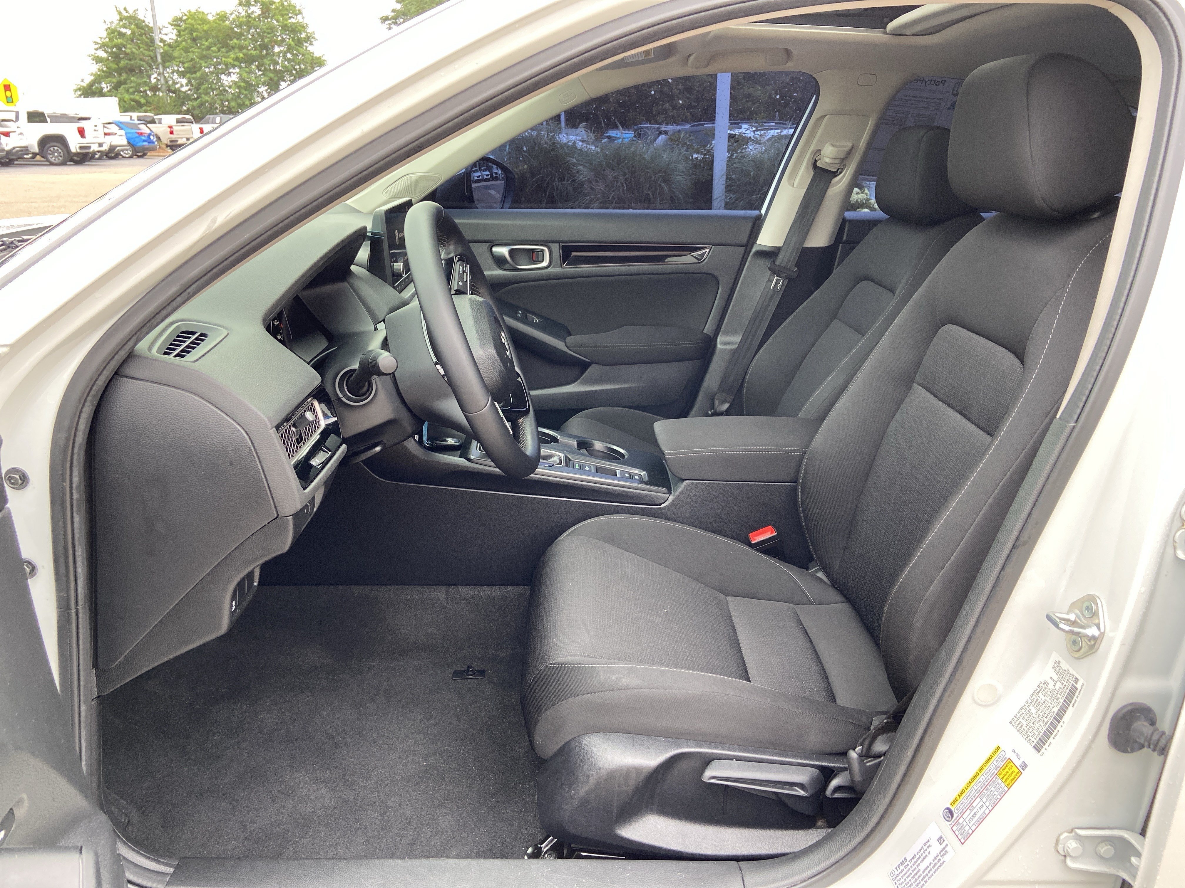 Used 2024 Platinum White Pearl Honda EX image 34