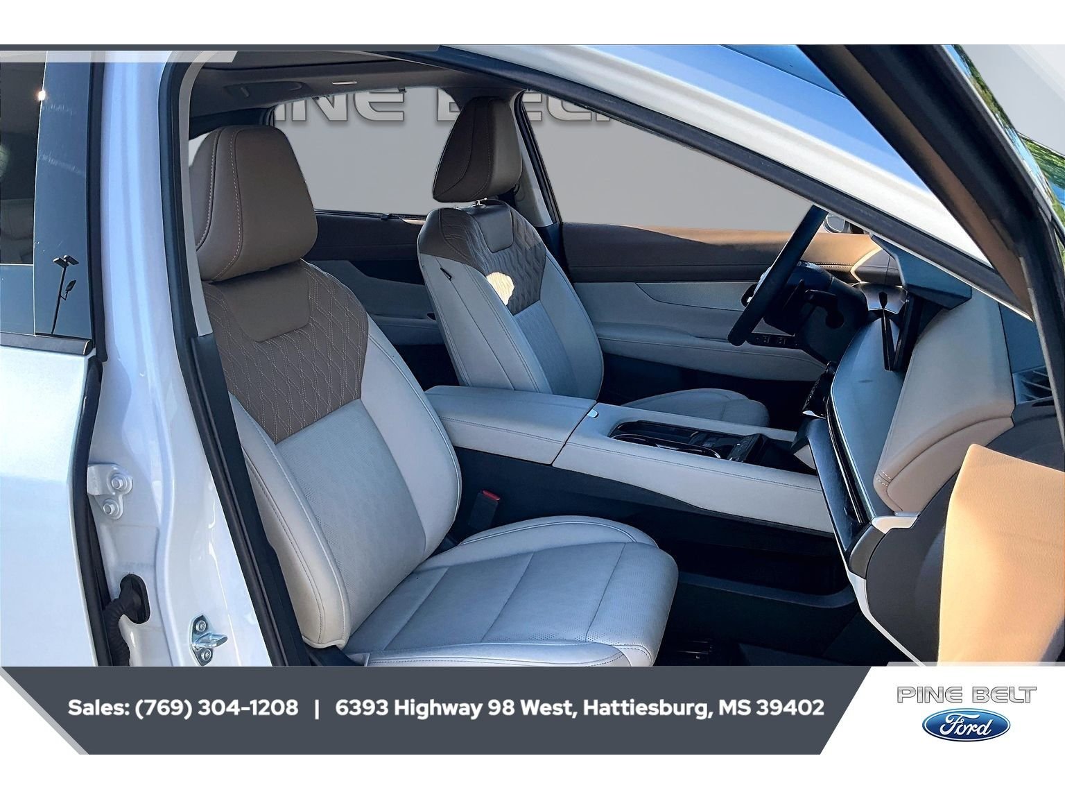 Used 2025 Everest White Pearl Tricoat Nissan Platinum image 6