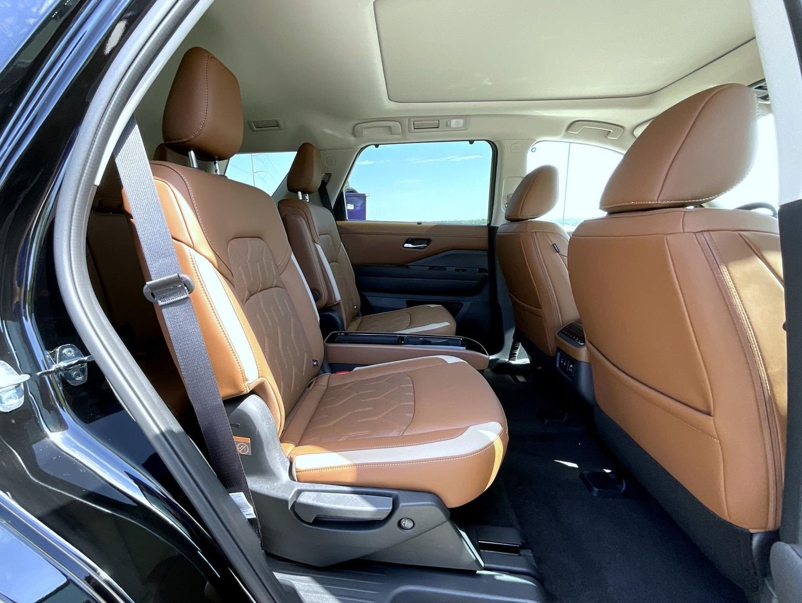 New 2026 Super Black Nissan Platinum image 19