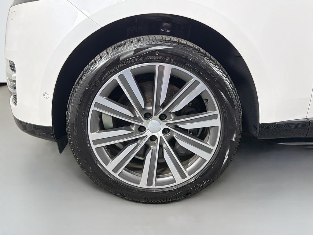 Used 2025 Ostuni Pearl Wht Prem Met Land Rover Autobiography image 35