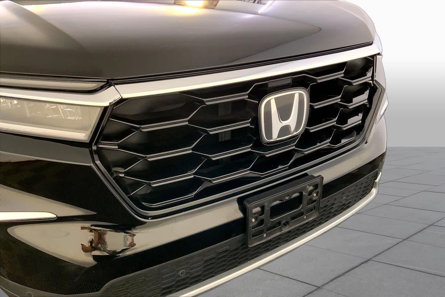 Used 2025 Crystal Black Pearl Honda Touring image 32
