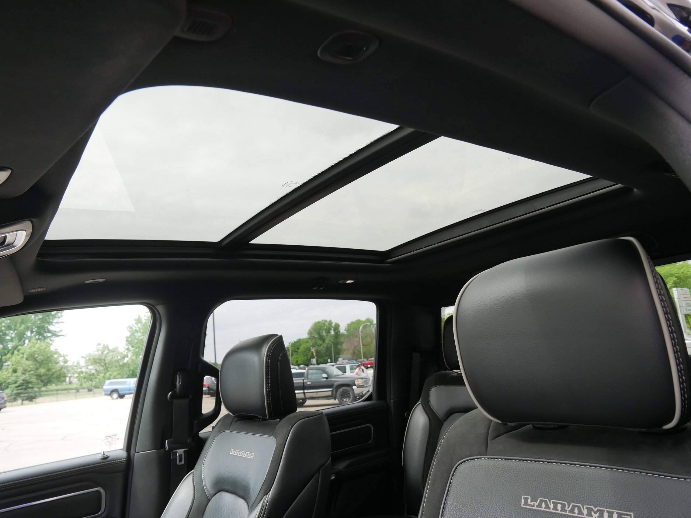 Certified Used 2023 Diamond Black Crystal Pearlcoat Ram Laramie image 20
