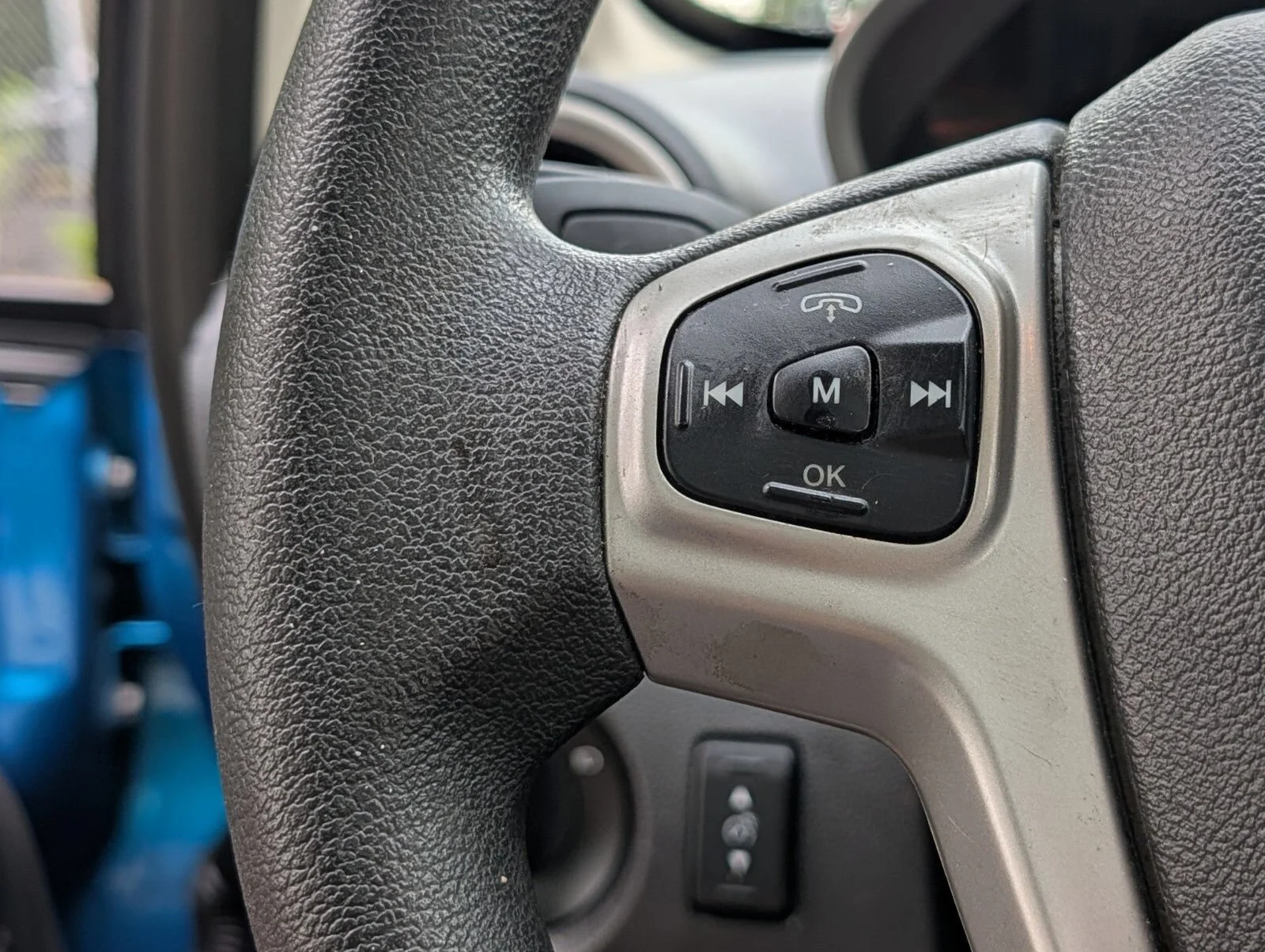 Used 2012 Blue Ford SE image 25