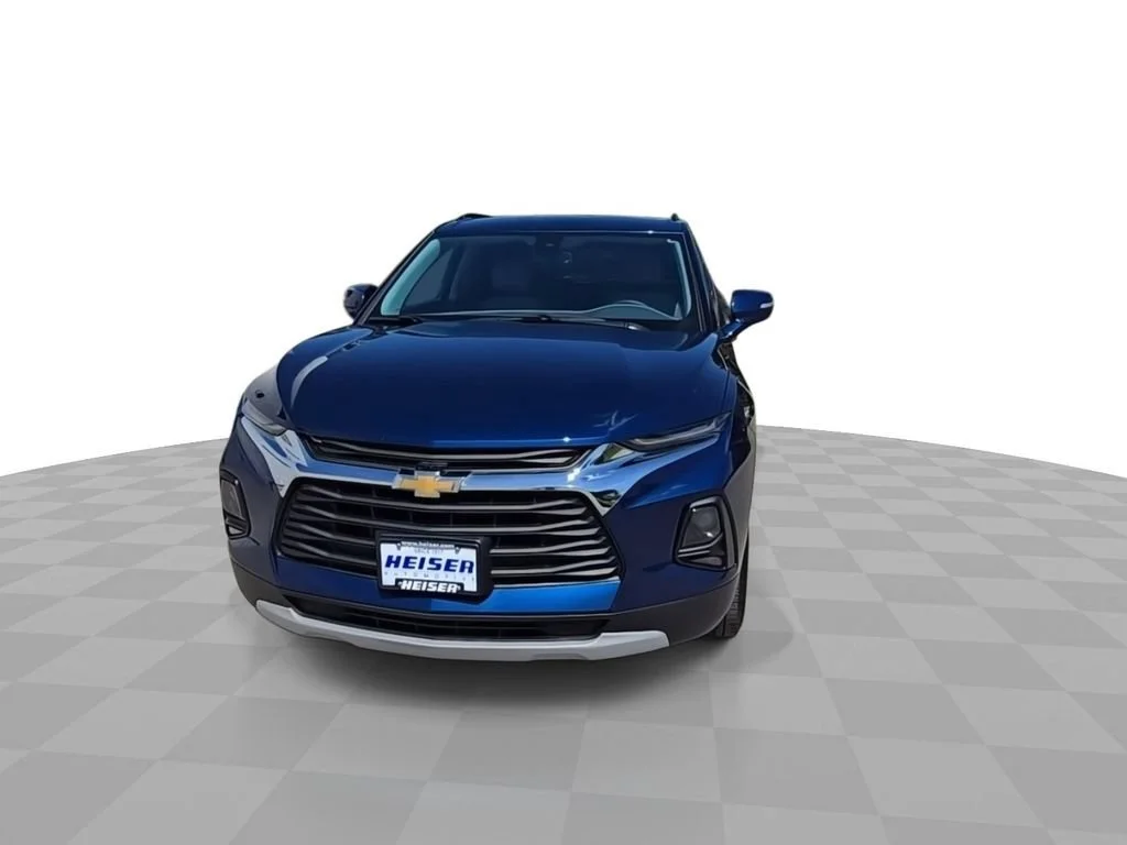 Used 2022 BLUE GLOW METALLIC Chevrolet LT image 3