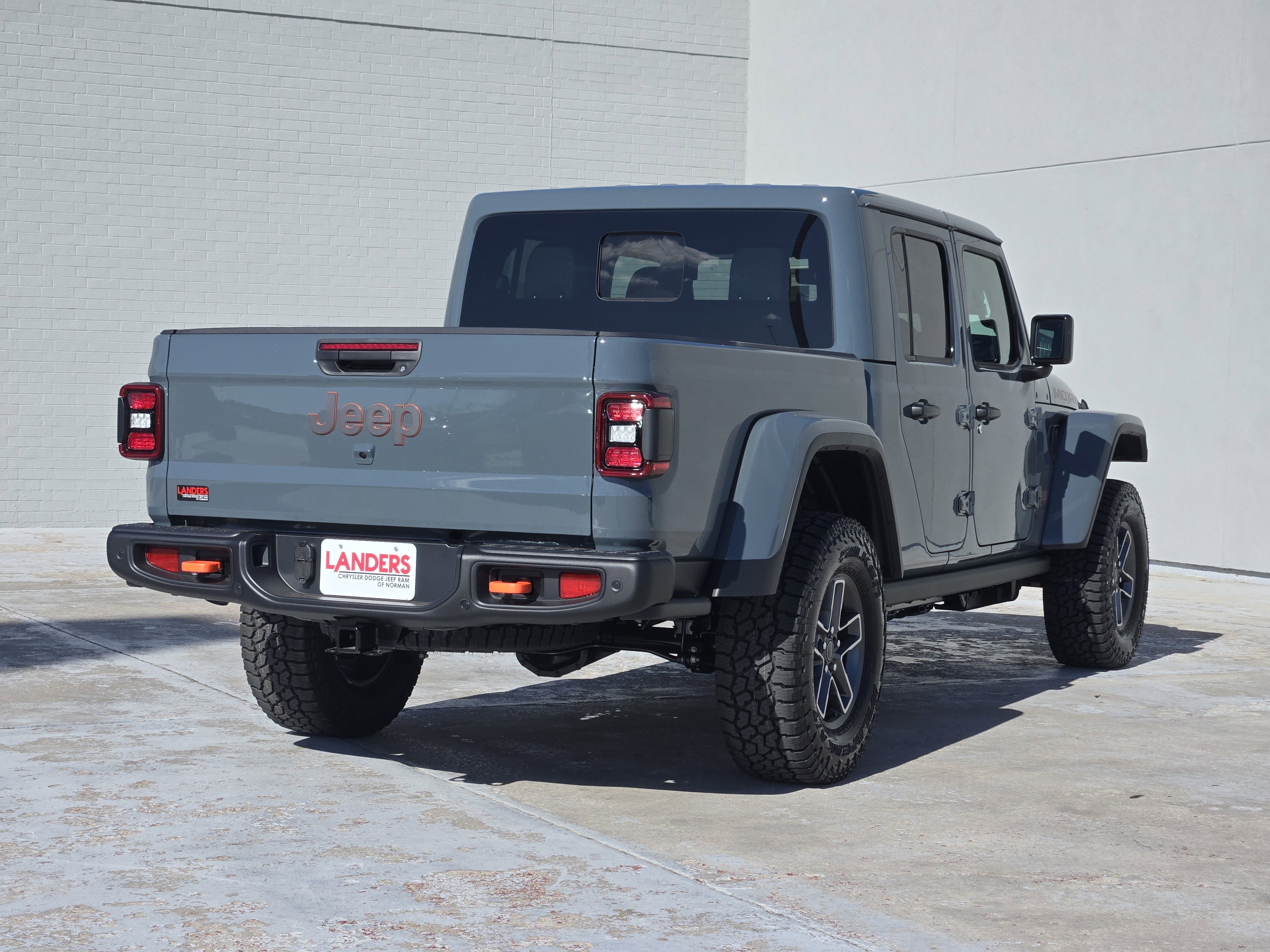 New 2026 Anvil Clear-Coat Exterior Paint Jeep Mojave X image 4