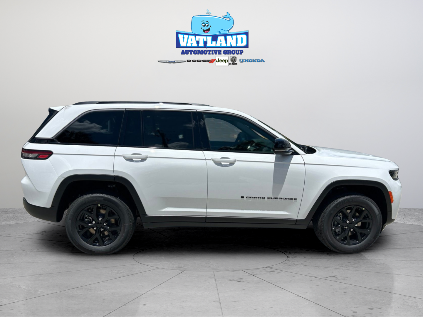 New 2026 Bright White Clear-Coat Exterior Paint Jeep Laredo Altitude image 6