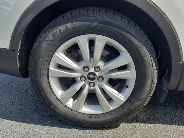 Used 2016 White Lincoln Premiere image 7