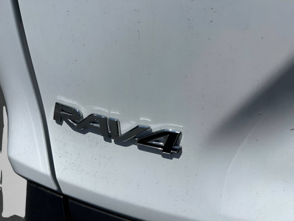 Used 2024 Ice Toyota LE image 9