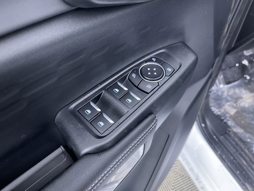 New 2025 Oxford White Ford XLT image 14