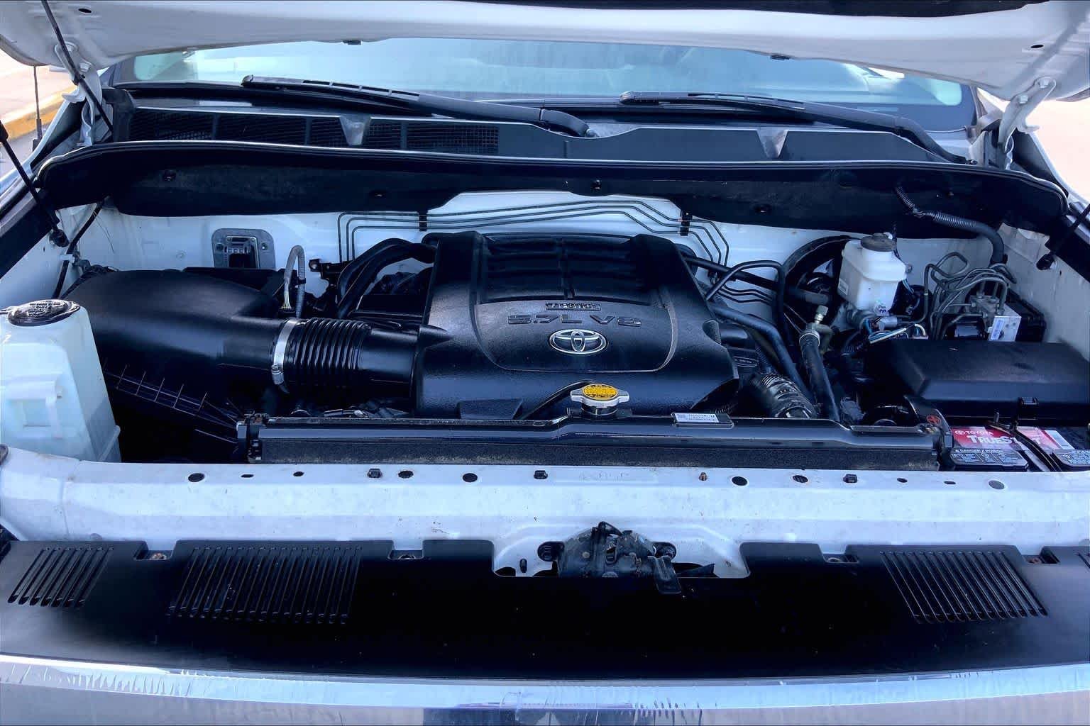 Used 2017 Super White Toyota SR5 image 30