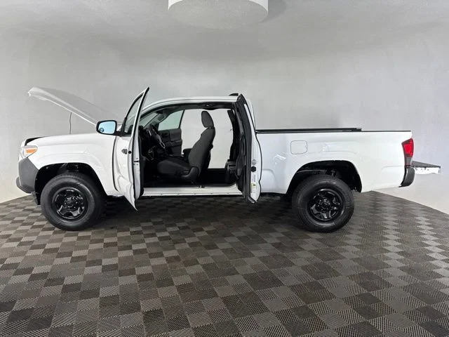 Used 2022 White Toyota SR image 9