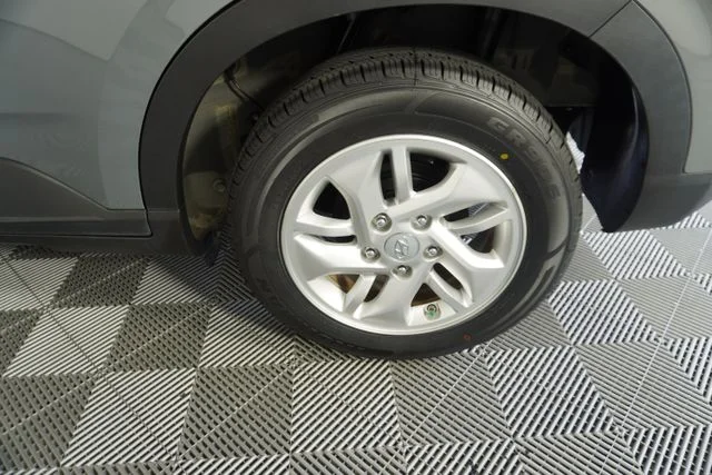 Used 2022 Gray Hyundai SE image 18