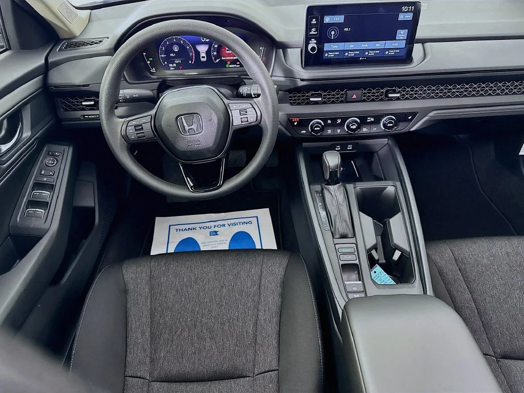New 2026 Solar Silver Metallic Honda SE image 32