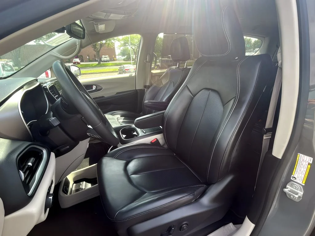 2023 Chrysler Pacifica Touring L - Photo 20