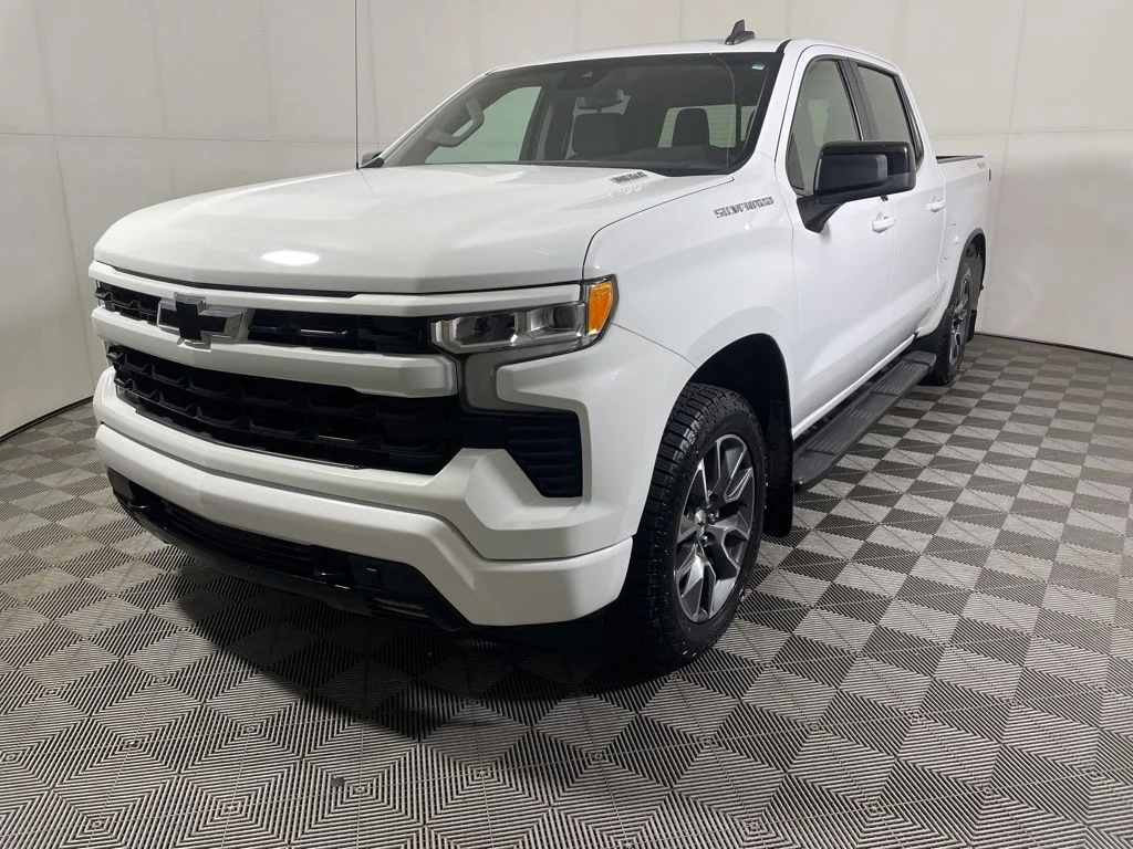 Used 2022 White Chevrolet RST image 4