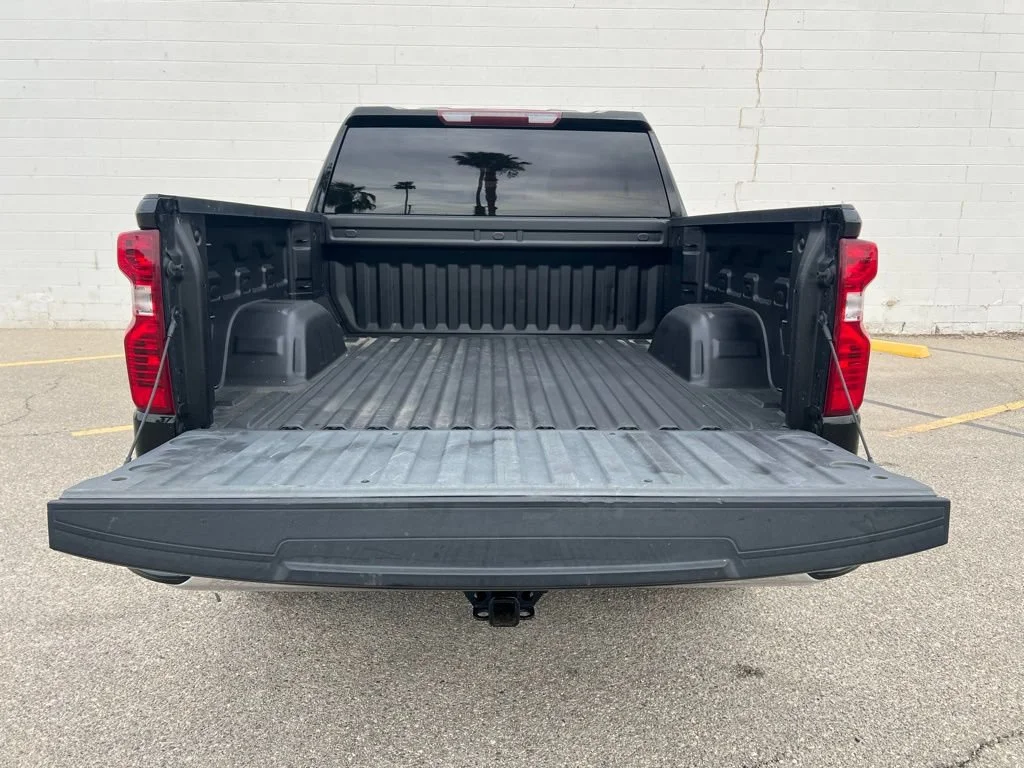 Used 2021 Black Chevrolet LT image 5