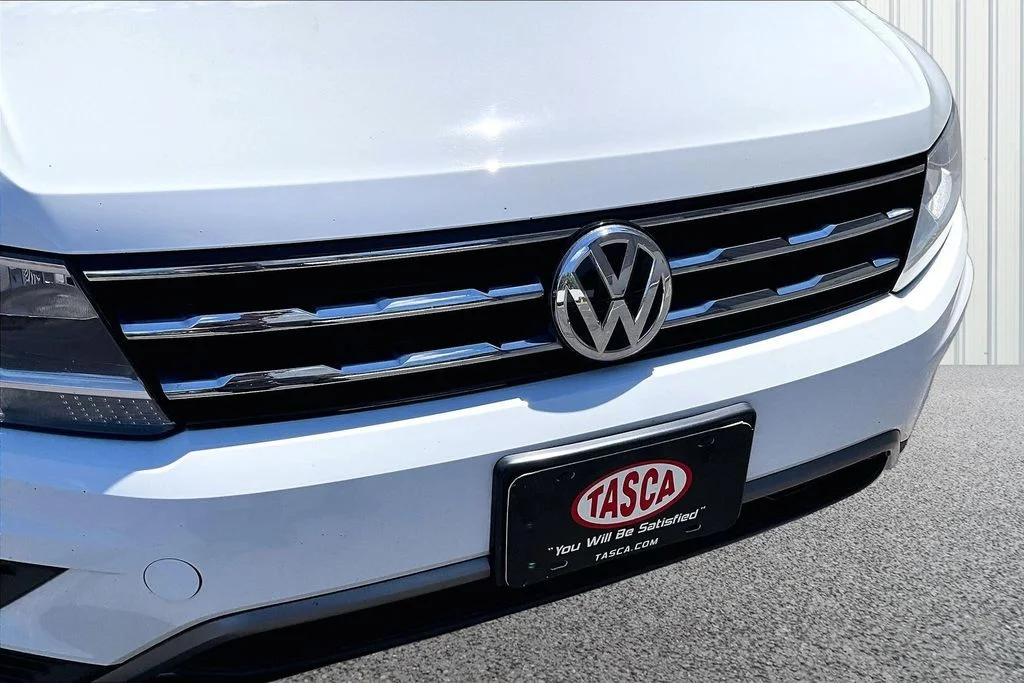 Used 2019 White Volkswagen 2.0T SE image 30