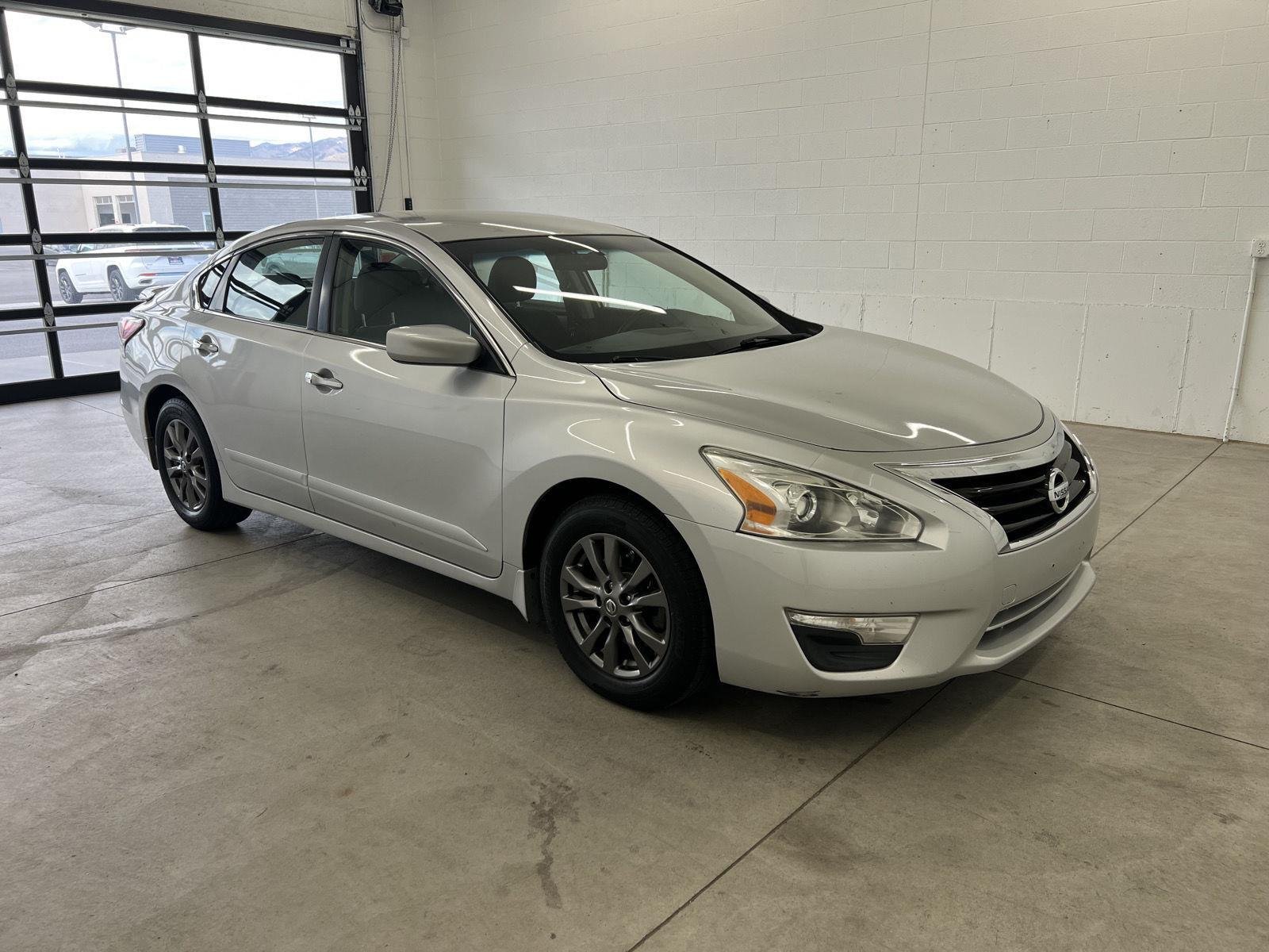 Used 2015 Brilliant Silver Nissan 2.5 S image 5