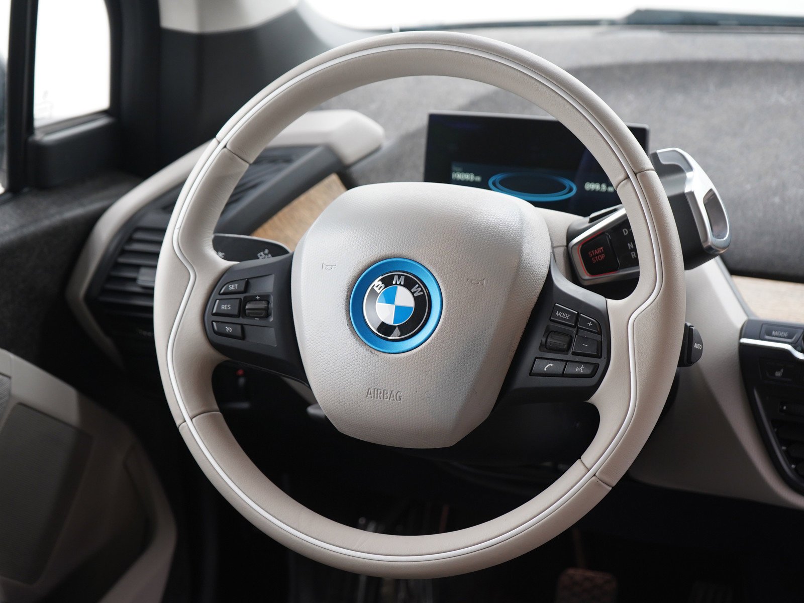 Used 2014 Andesite Silver Met w/BMW i Frozen Blue Accent BMW 4dr HB image 16