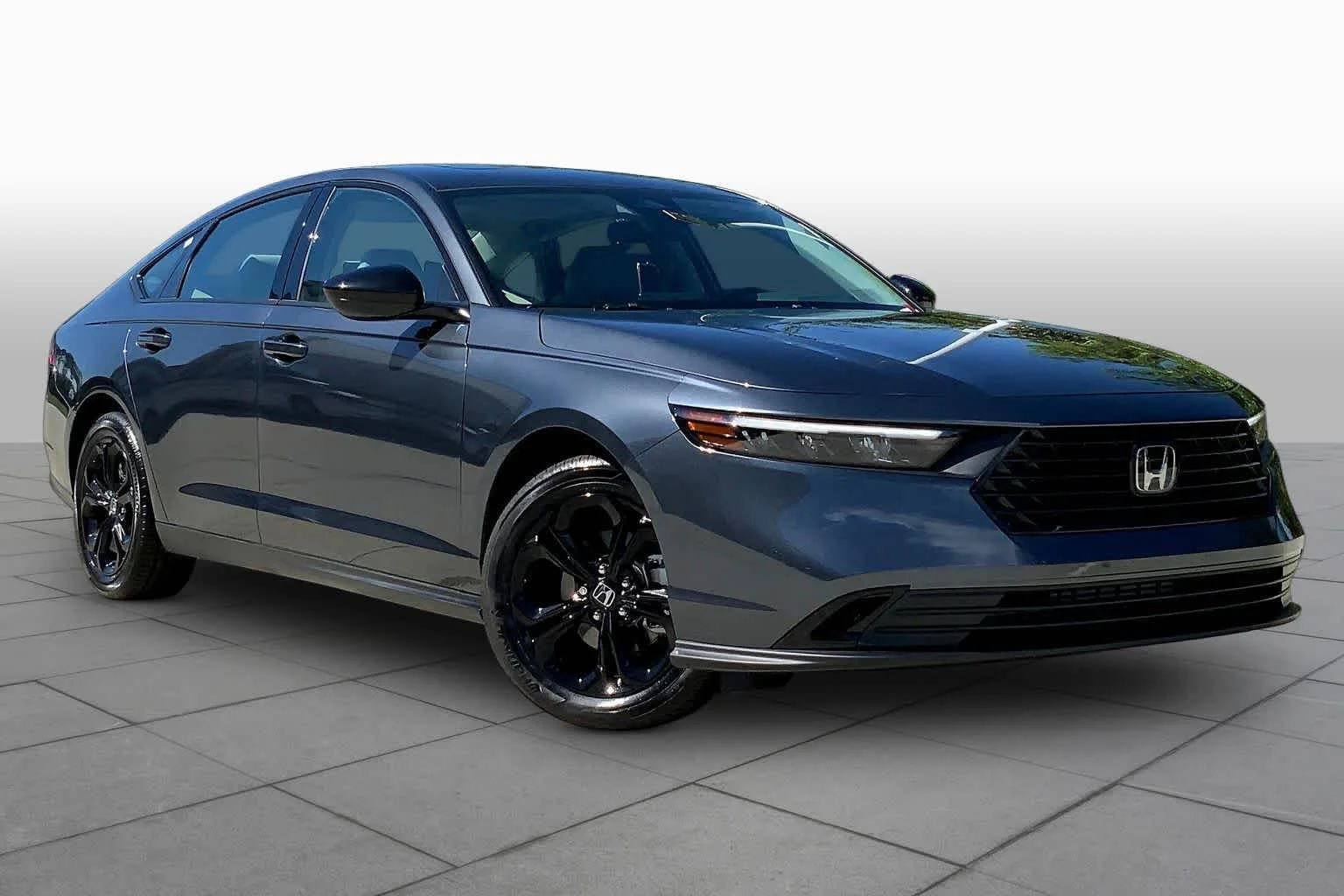 Certified Used 2025 Meteorite Gray Metallic Honda 1.5T SE image 3