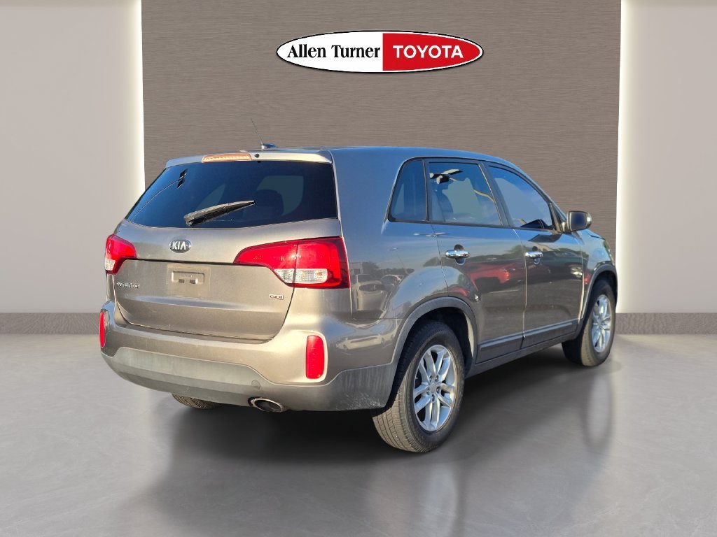 Used 2015 Silver Kia LX image 4