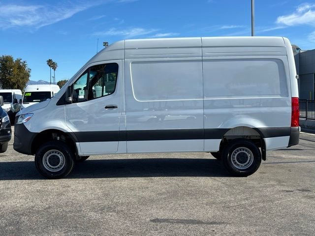 New 2026 Arctic White Mercedes-Benz Cargo 144 WB image 38