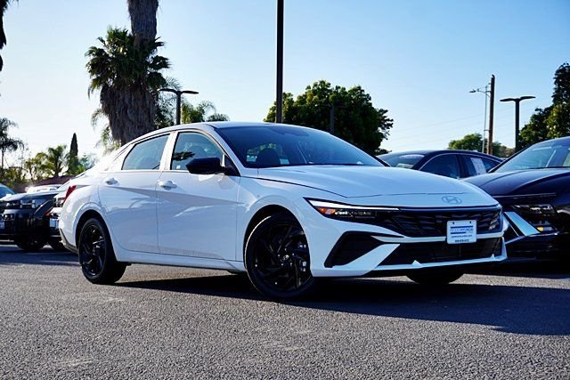 Used 2026 White Hyundai SEL Sport image 1