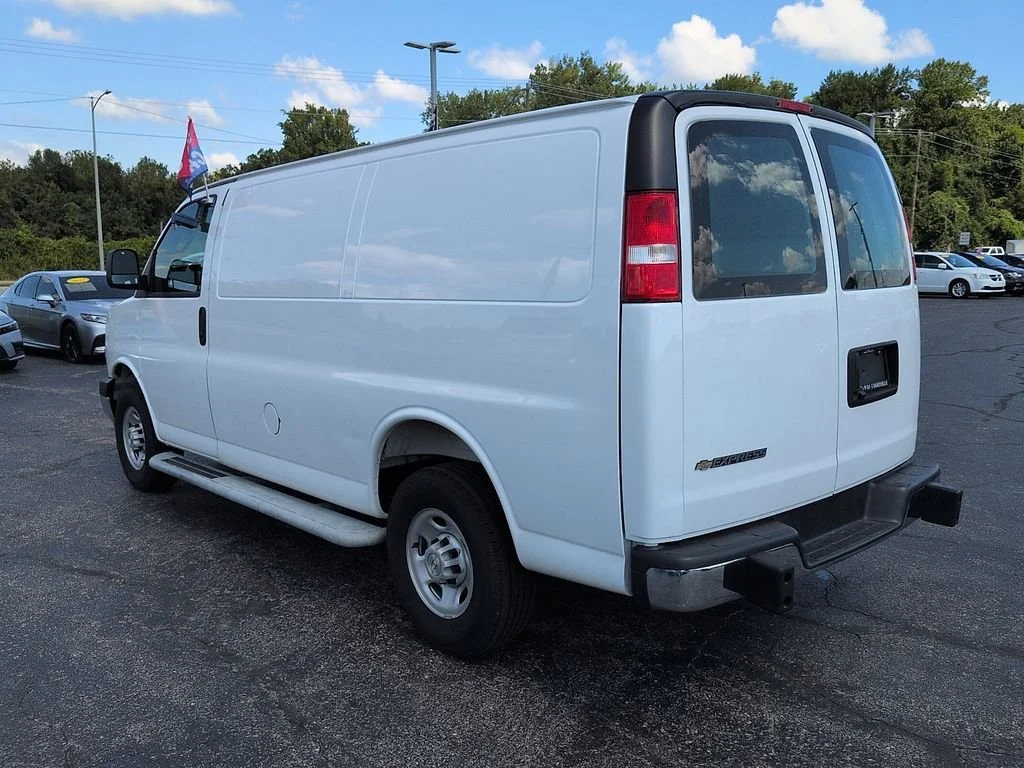 Used 2025 White Chevrolet Work Van image 5