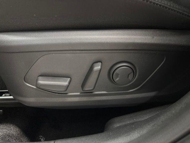 New 2026 White Hyundai SEL AWD image 9
